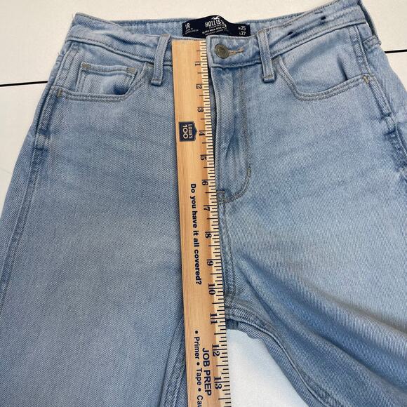 Hollister Ultra High Rise Mom Jeans Light Wash Size 25 Distressed Denim - Picture 7 of 8